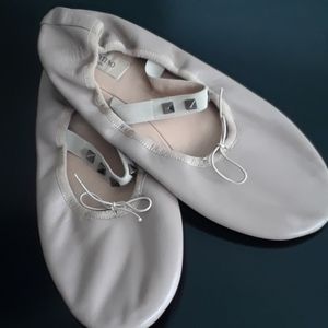 VALENTINO ROCKSTUD BALLET..